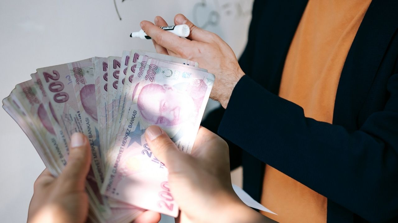 Öğretmenler maaşlarında zamlı tablo yüzleri güldürdü!